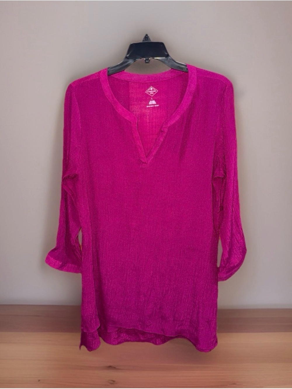 NwoT St. John's Bay Women’s Magenta Split V-Neck Crinkle-Texture Tunic - L